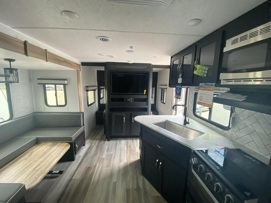 2023 Coachmen Freedom Express Ultra Lite 257BHS