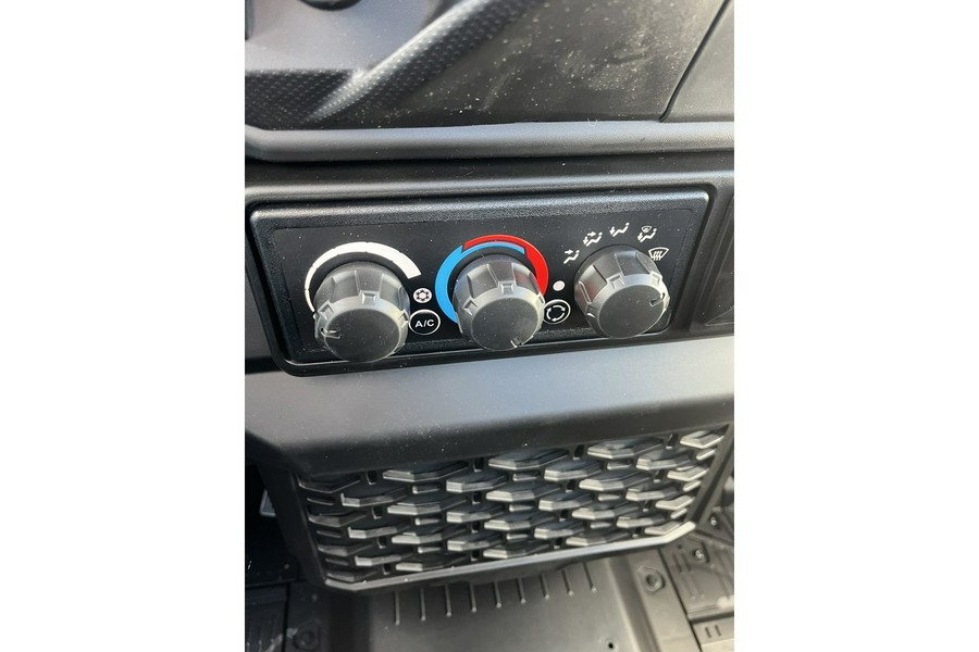 2026 Can-Am DEFENDER HD11 XT CAB