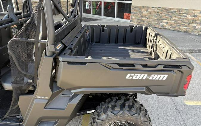 2026 Can-Am® Defender MAX HD7