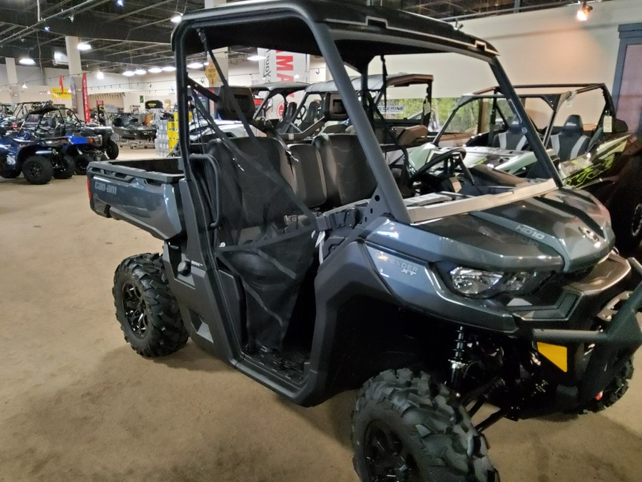 2024 Can-Am™ Defender XT HD10