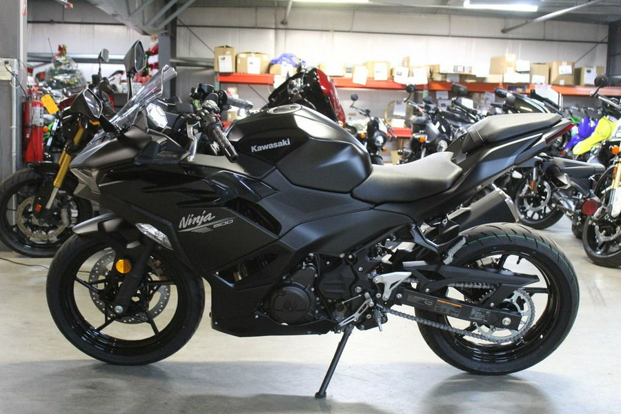 2026 Kawasaki Ninja® 500 Base