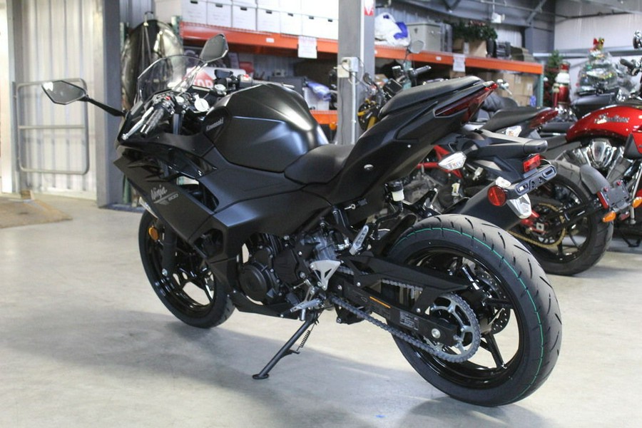2026 Kawasaki Ninja® 500 Base