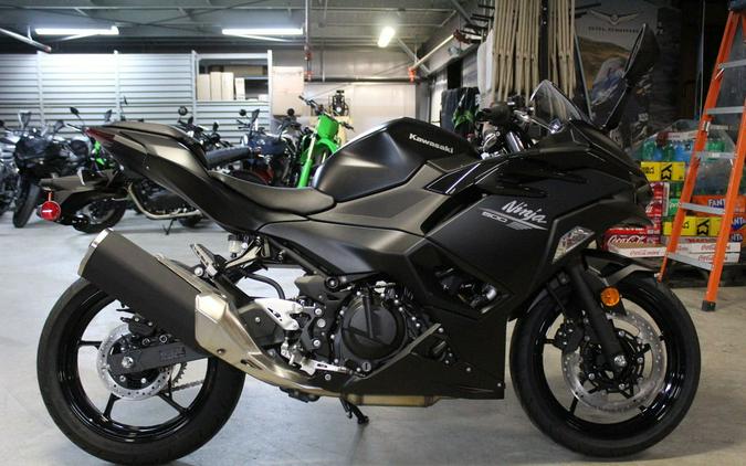 2026 Kawasaki Ninja® 500 Base