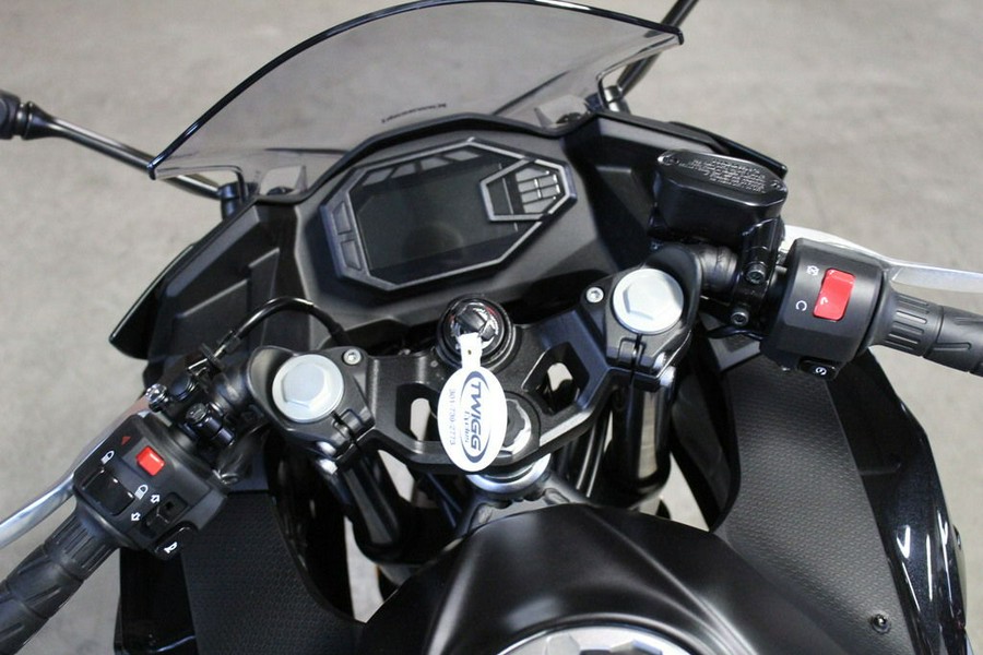 2026 Kawasaki Ninja® 500 Base