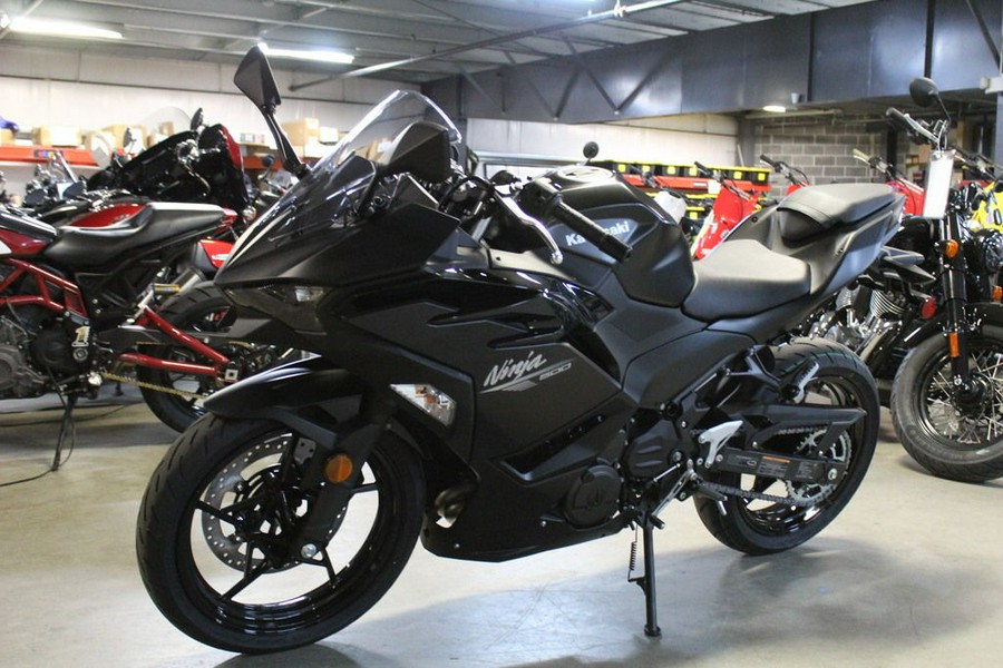 2026 Kawasaki Ninja® 500 Base