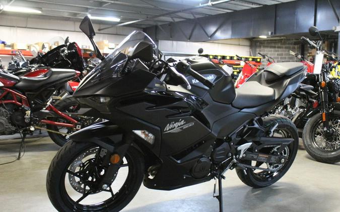 2026 Kawasaki Ninja® 500 Base