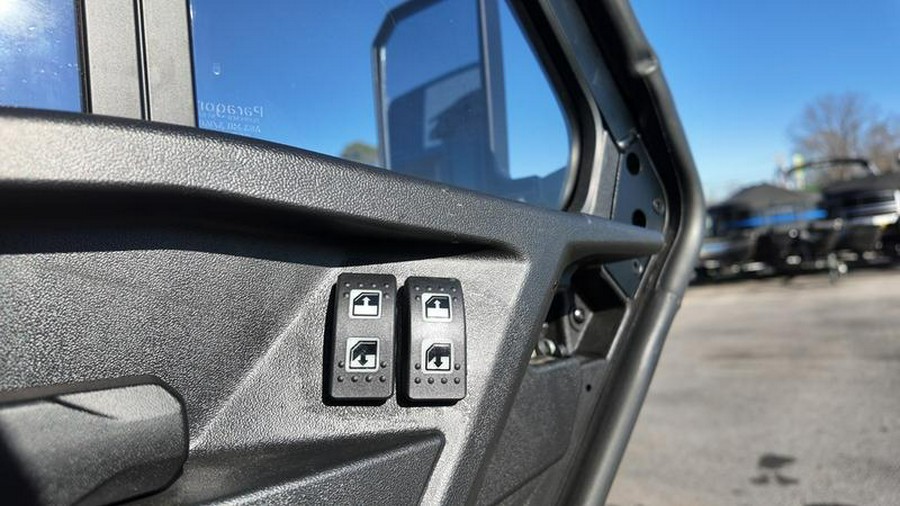 2025 Can-Am® Defender MAX Lone Star Cab HD10