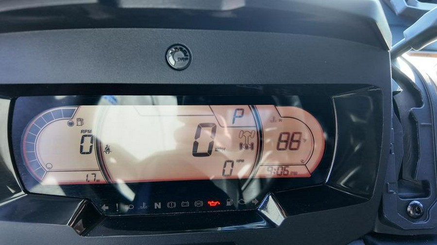 2025 Can-Am® Defender MAX Lone Star Cab HD10