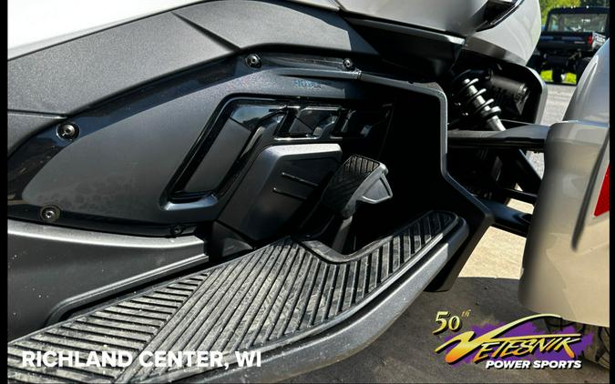 2024 Can-Am® Spyder RT Limited Dark Wheels