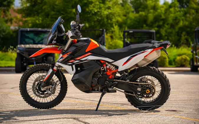 2021 KTM Adventure 890 R