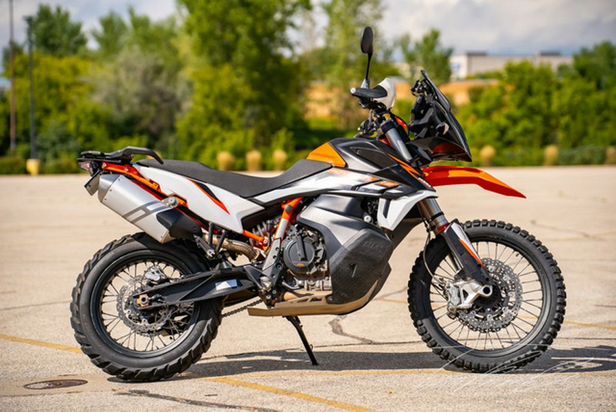 2021 KTM Adventure 890 R