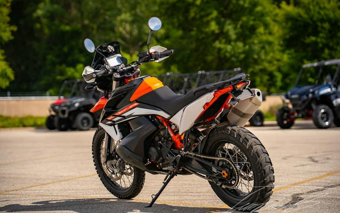 2021 KTM Adventure 890 R