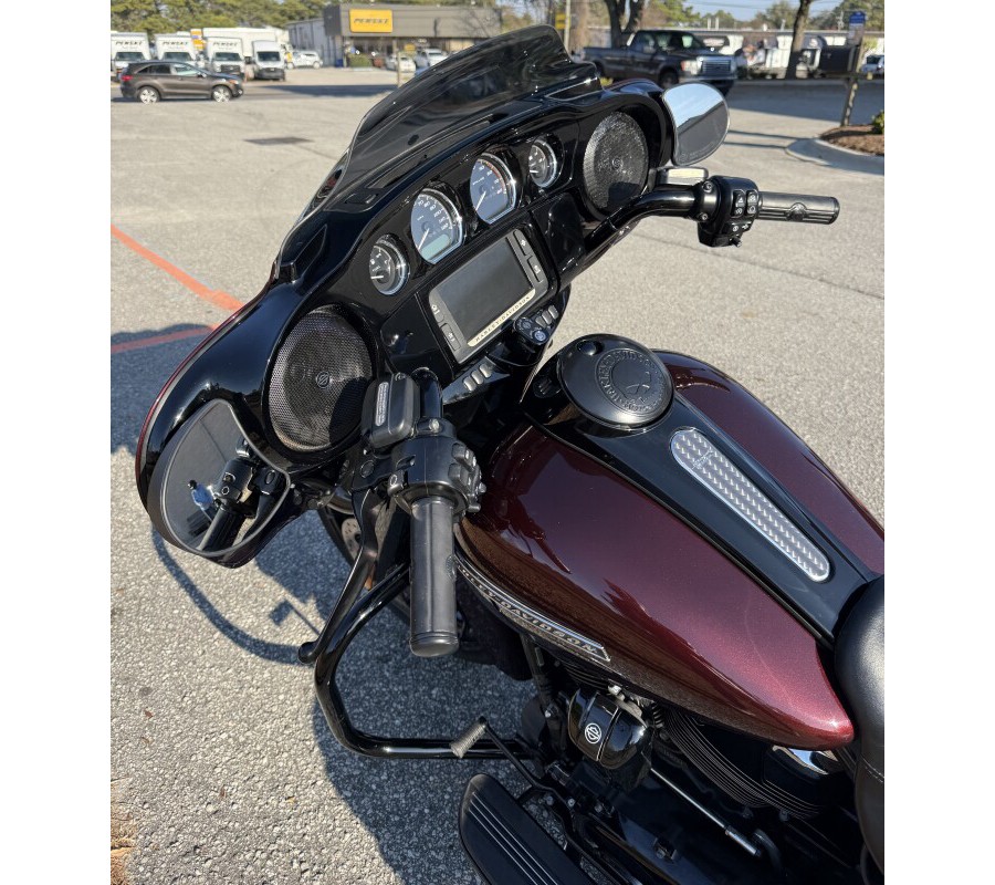 2018 Harley-Davidson® FLHXS Street Glide® Special