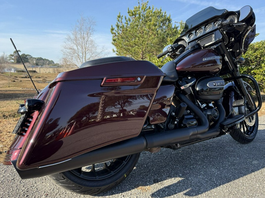 2018 Harley-Davidson® FLHXS Street Glide® Special