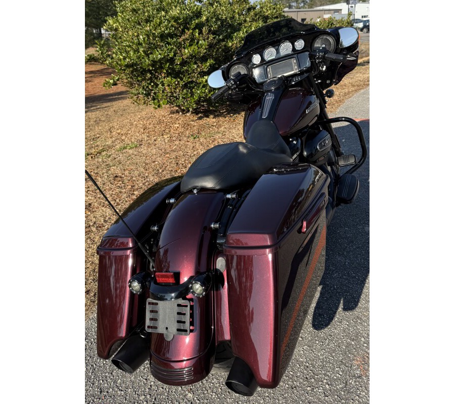 2018 Harley-Davidson® FLHXS Street Glide® Special