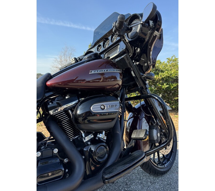 2018 Harley-Davidson® FLHXS Street Glide® Special