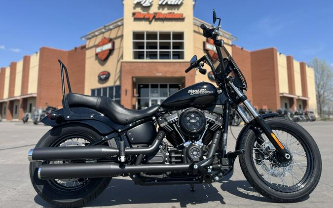 2019 Harley-Davidson® FXBB Street Bob® Vivid Black 039118