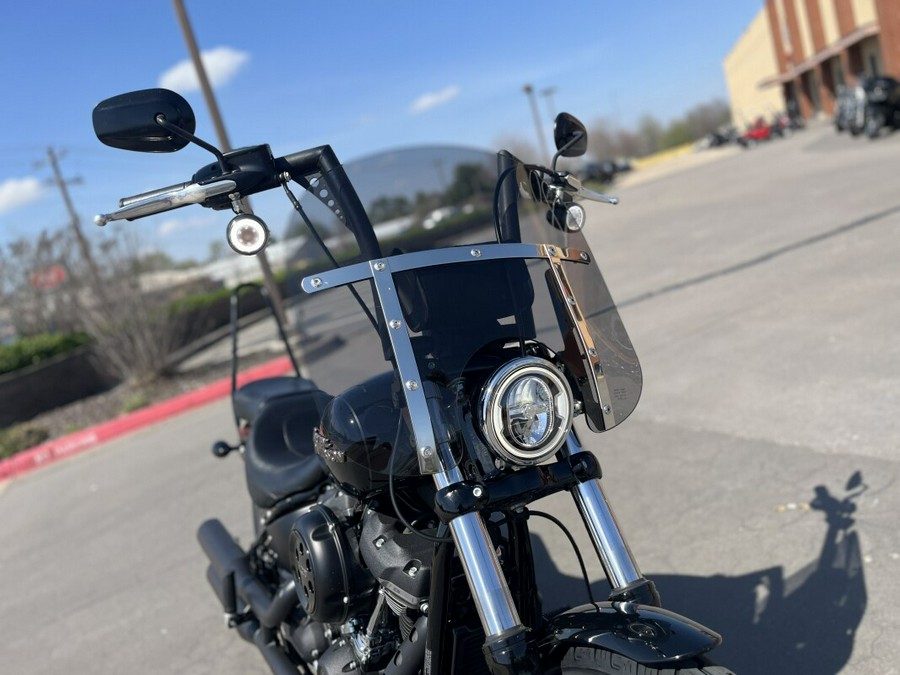 2019 Harley-Davidson® FXBB Street Bob® Vivid Black 039118