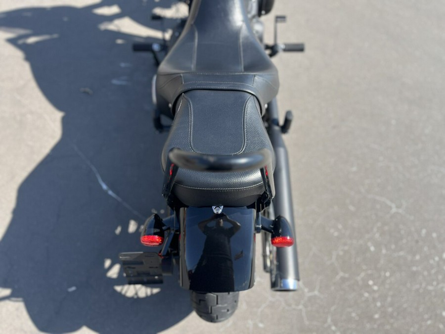 2019 Harley-Davidson® FXBB Street Bob® Vivid Black 039118