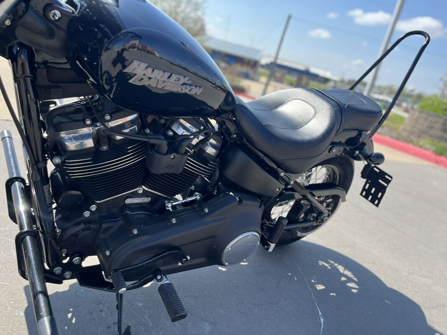 2019 Harley-Davidson® FXBB Street Bob® Vivid Black 039118