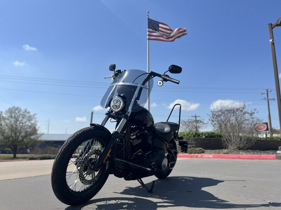 2019 Harley-Davidson® FXBB Street Bob® Vivid Black 039118
