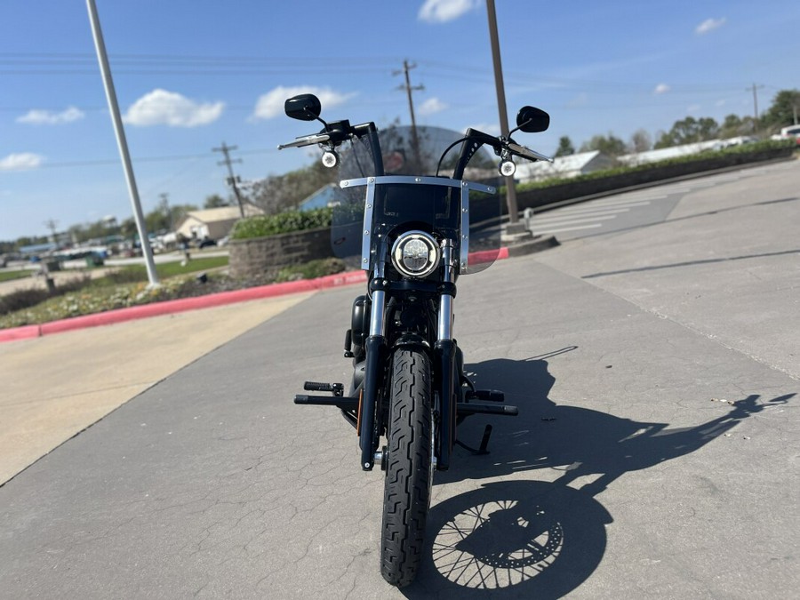 2019 Harley-Davidson® FXBB Street Bob® Vivid Black 039118