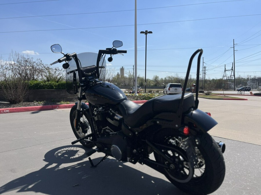 2019 Harley-Davidson® FXBB Street Bob® Vivid Black 039118