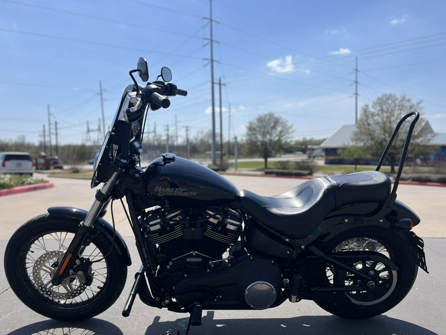 2019 Harley-Davidson® FXBB Street Bob® Vivid Black 039118