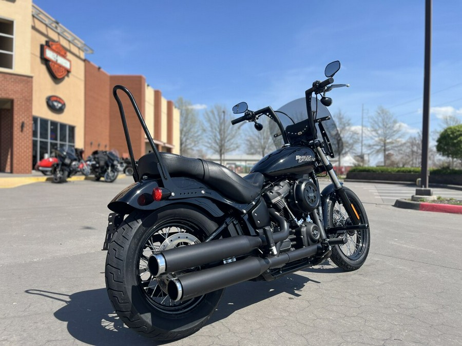 2019 Harley-Davidson® FXBB Street Bob® Vivid Black 039118