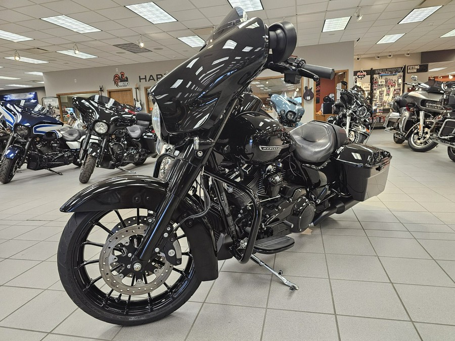FLHXS 2018 Street Glide® Special