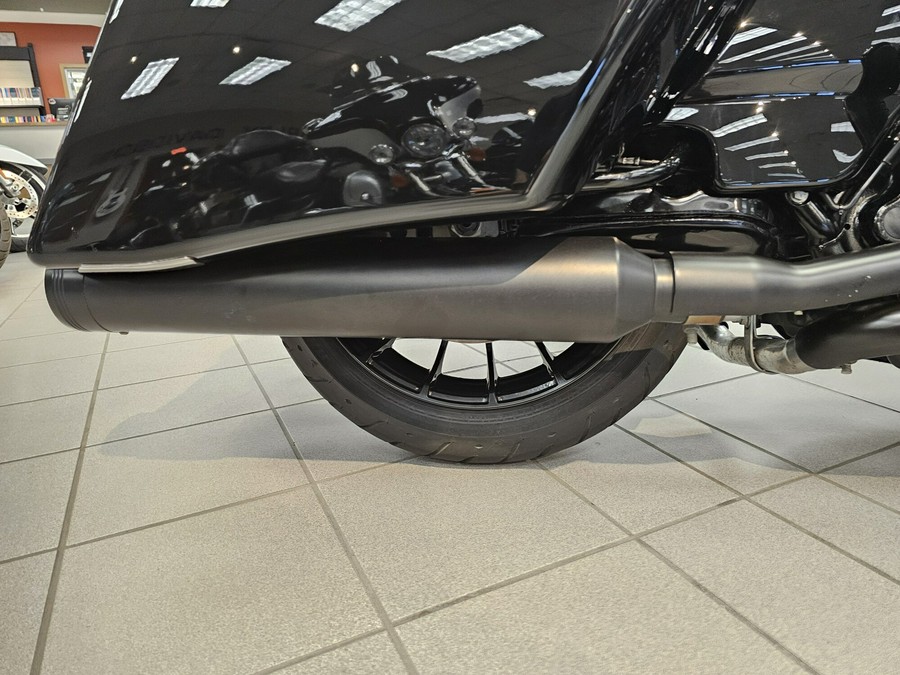 FLHXS 2018 Street Glide® Special
