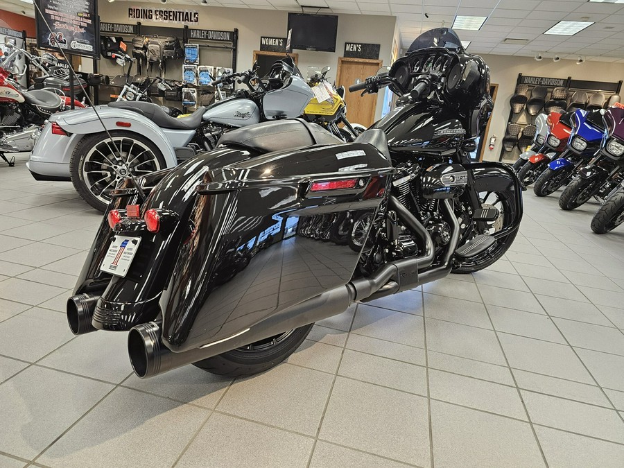 FLHXS 2018 Street Glide® Special