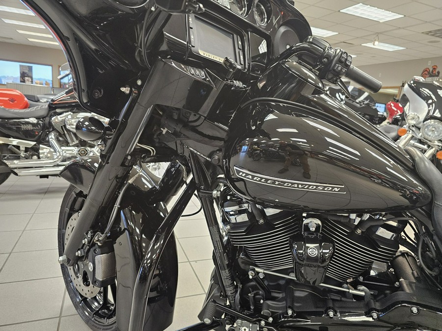FLHXS 2018 Street Glide® Special