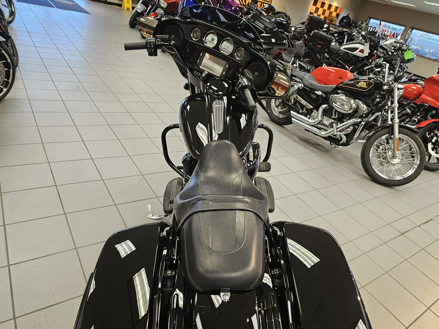 FLHXS 2018 Street Glide® Special