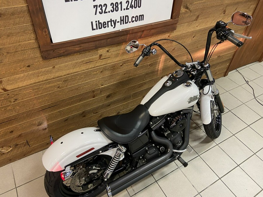 2016 Harley-Davidson® Street Bob® Crushed Ice Pearl FXDB