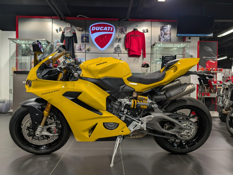 2026 Ducati PANIGALE V2S