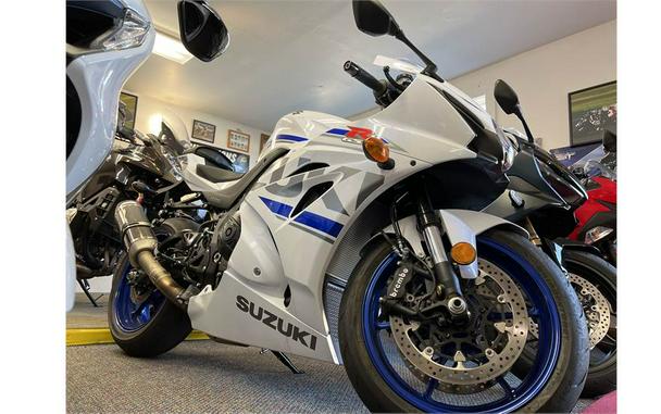 We Ride the 2017 Suzuki GSX-R1000