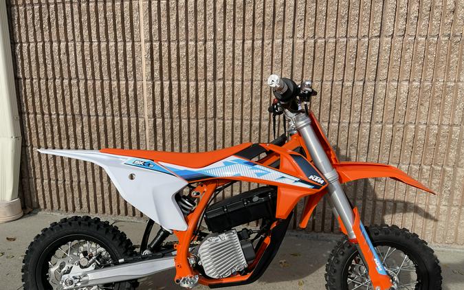 2023 KTM SX-E 3 First Look [Just In Time For Christmas]