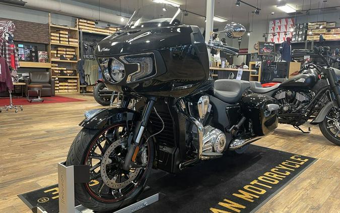 2025 Indian Challenger Limited Black Metallic