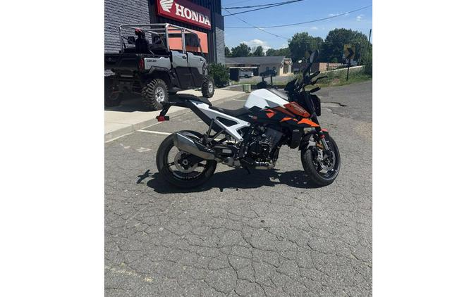 2027 KTM 990 DUKE
