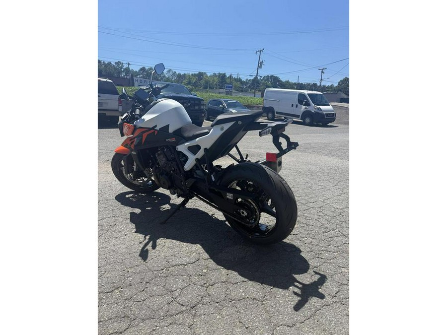 2027 KTM 990 DUKE