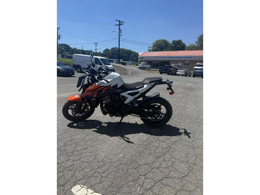 2027 KTM 990 DUKE