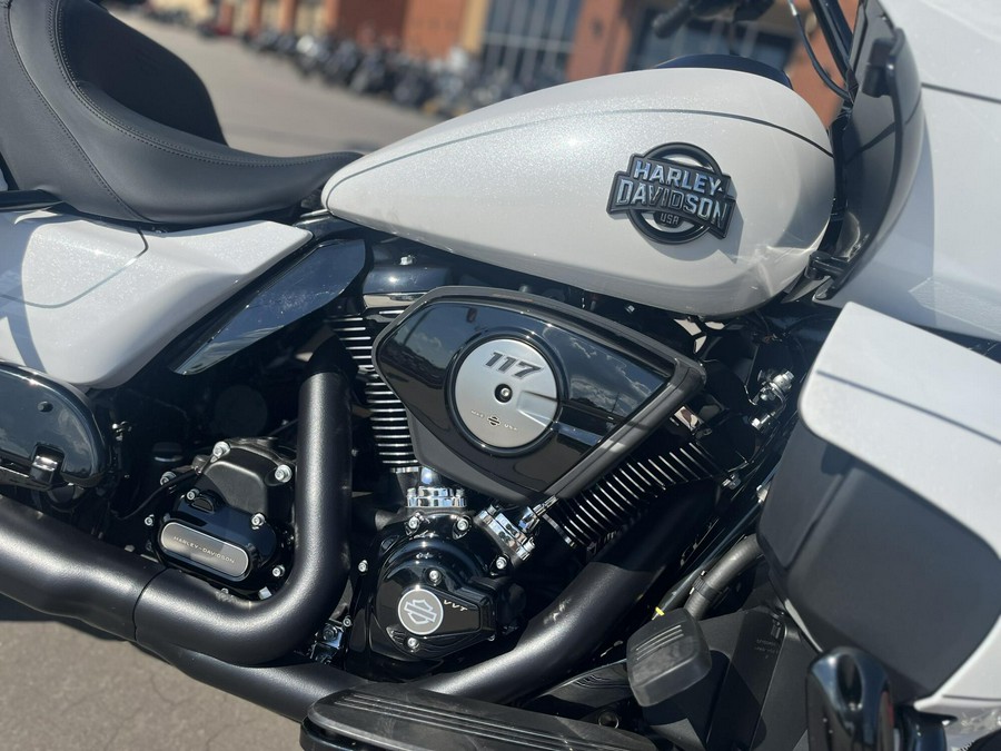 2026 Harley-Davidson® FLTRXL Road Glide Limited White Onyx Pearl