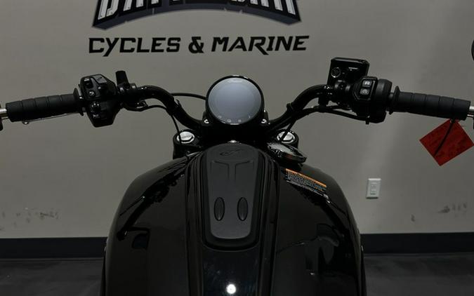 2025 Indian Scout Bobber Black Metallic