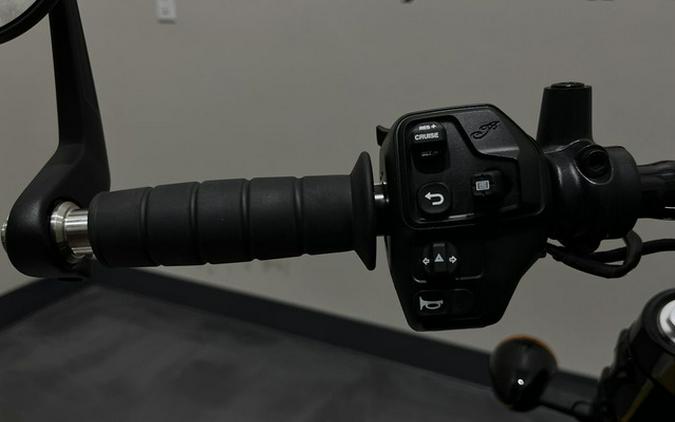 2025 Indian Scout Bobber Black Metallic