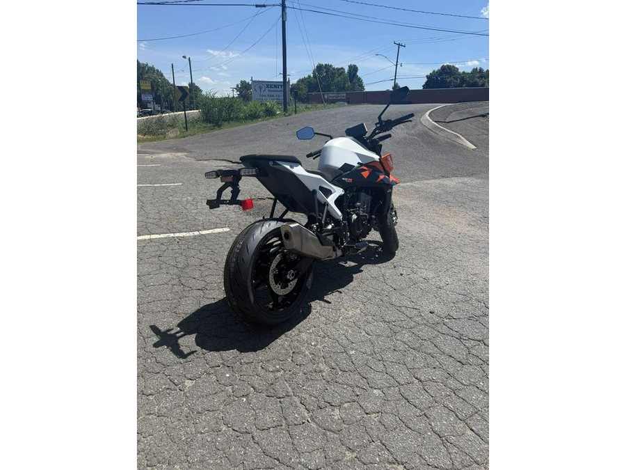 2027 KTM 990 DUKE