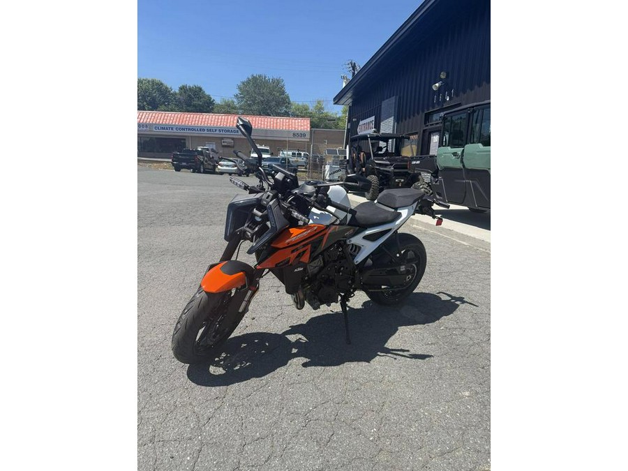 2027 KTM 990 DUKE