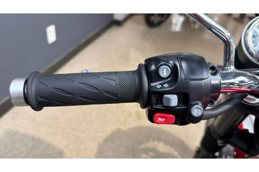 2025 BONNEVILLE T120 ELVIS EDITION - Triumph