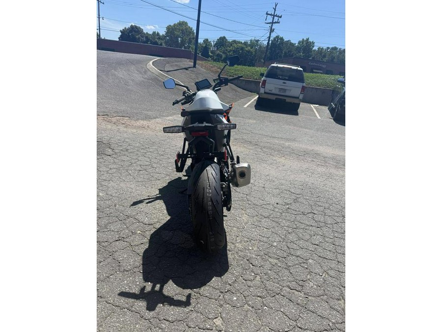 2027 KTM 990 DUKE