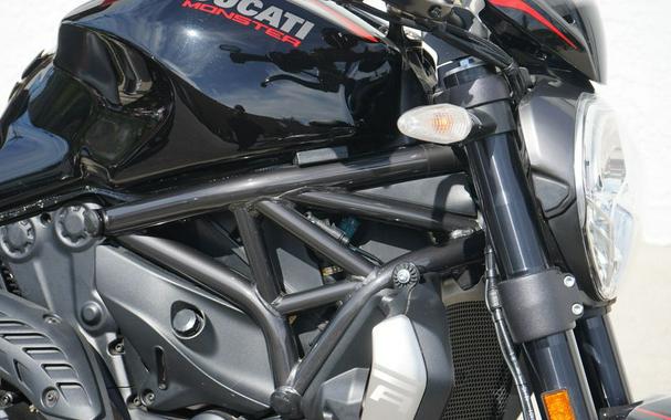 2016 Ducati Monster 1200 R Thrilling Black